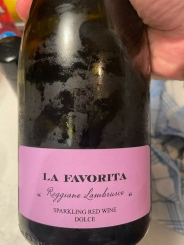 Medici Ermete - La Favorita Reggiano Lambrusco Rosso Dolce Frizzante NV (750ml)